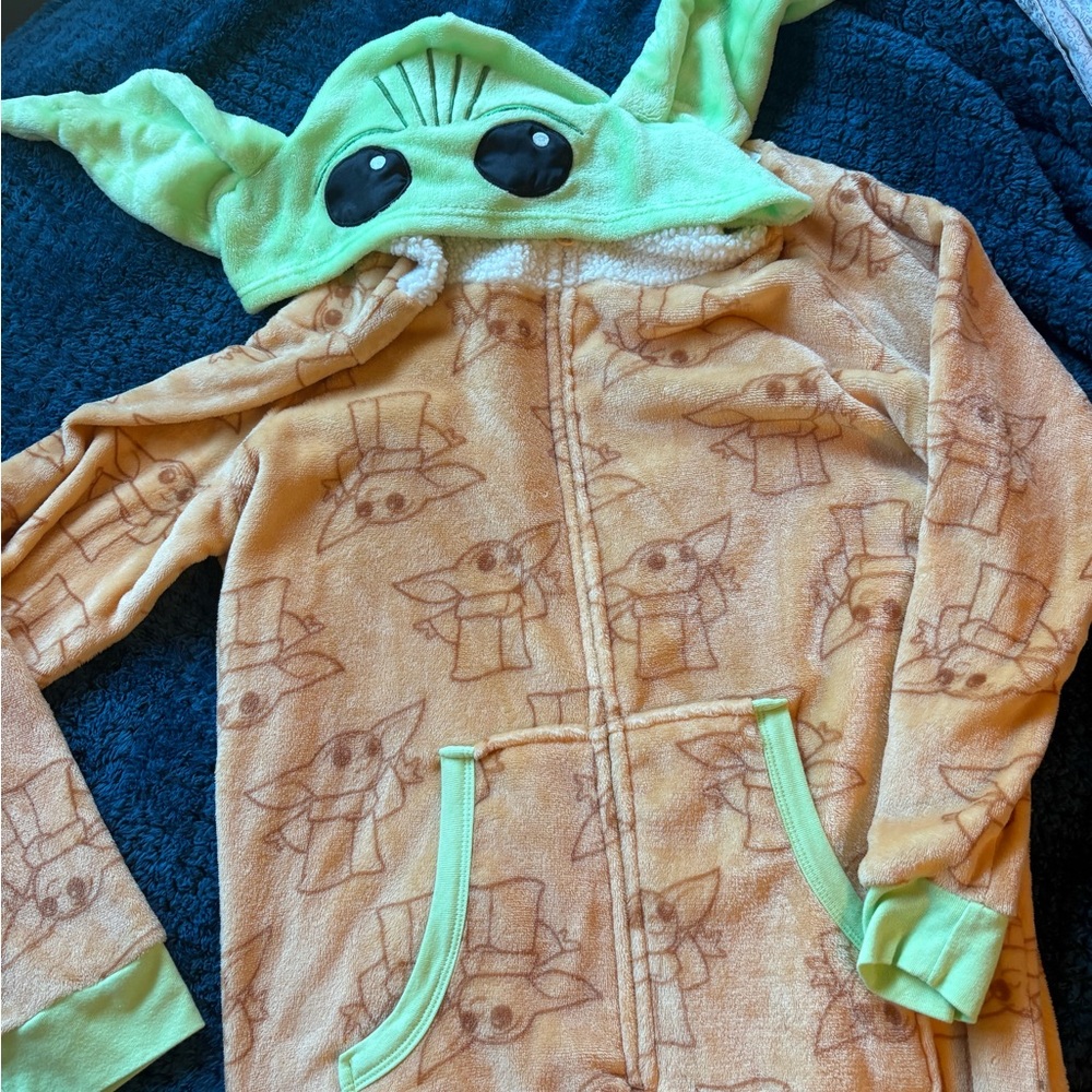 Star Wars Tan and Green Hooded Pajama Set